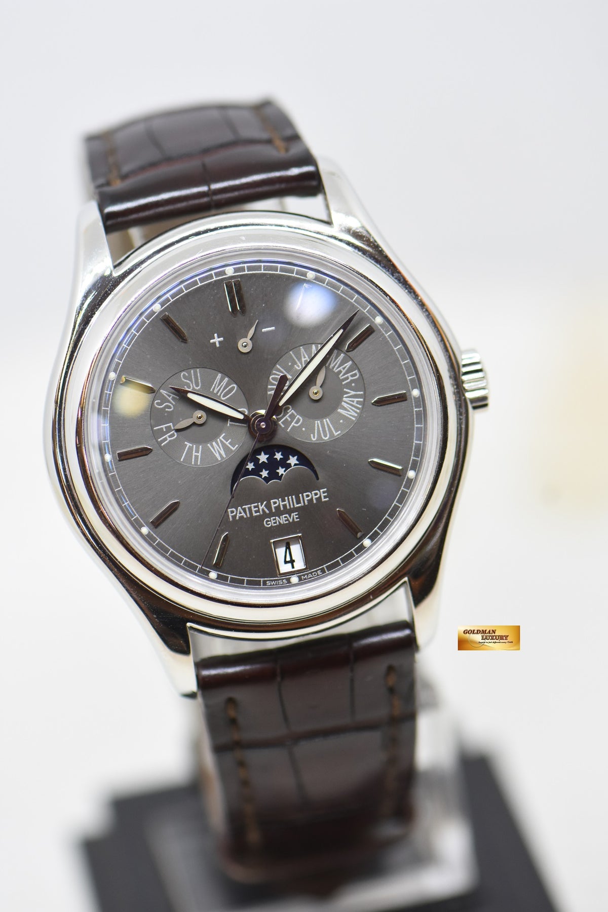 PATEK PHILIPPE ANNUAL CALENDAR 39mm MOON-PHASE w/ POWER RESERVE PLATINUM AUTOMATIC 5146P (MINT)