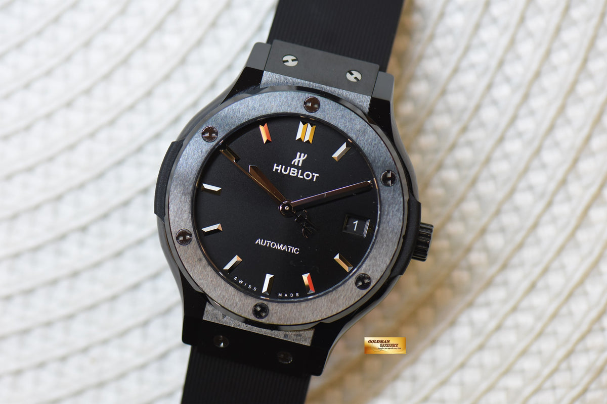 HUBLOT CLASSIC FUSION BLACK MAGIC 38mm CERAMIC AUTOMATIC BLACK 565.CM.1470.RX (MINT)