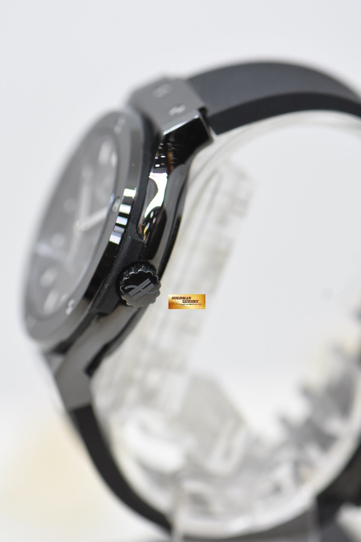 HUBLOT CLASSIC FUSION BLACK MAGIC 38mm CERAMIC AUTOMATIC BLACK 565.CM.1470.RX (MINT)