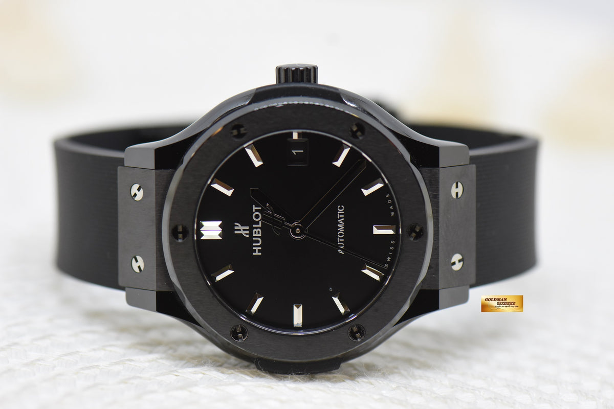 HUBLOT CLASSIC FUSION BLACK MAGIC 38mm CERAMIC AUTOMATIC BLACK 565.CM.1470.RX (MINT)