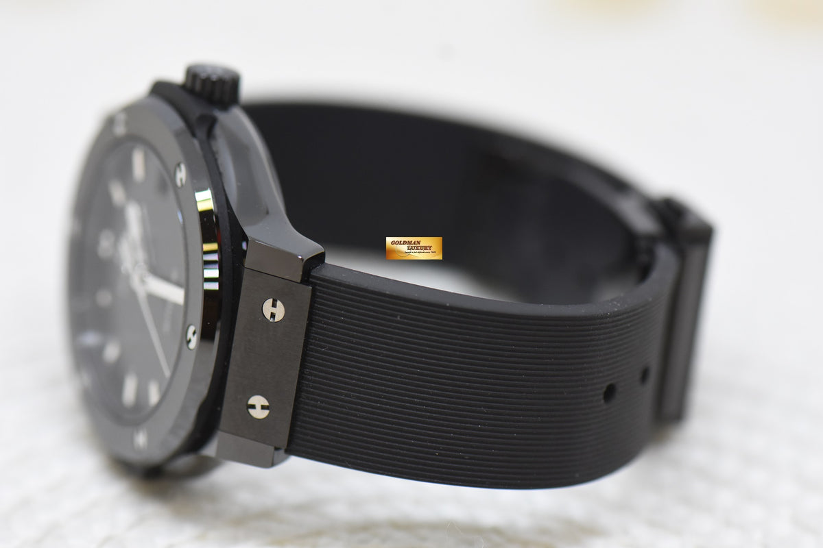 HUBLOT CLASSIC FUSION BLACK MAGIC 38mm CERAMIC AUTOMATIC BLACK 565.CM.1470.RX (MINT)