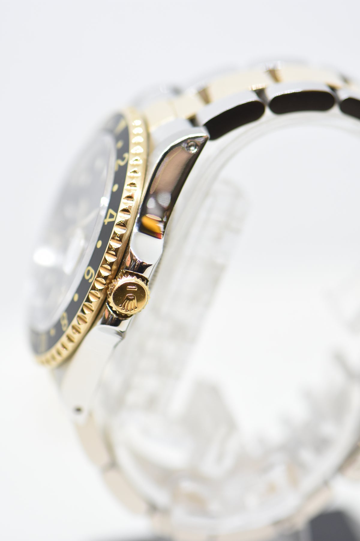 ROLEX OYSTER GMT-MASTER II 40mm HALF-GOLD IN OYSTER BRACELET BLACK TRITIUM DIAL 16713 (MINT)