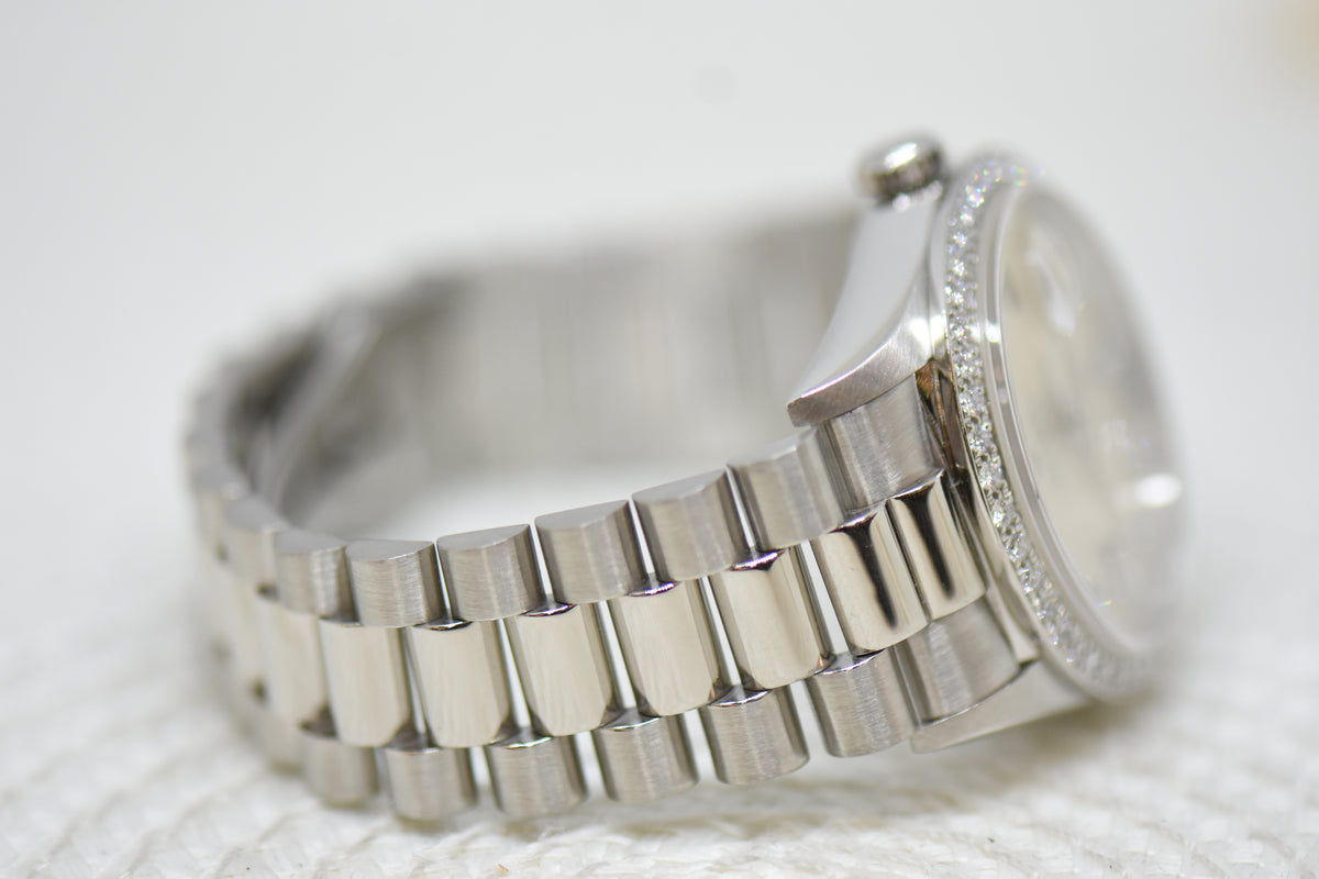 ROLEX OYSTER DAY-DATE 36mm PLATINUM IN PRESIDENT BRACELET ORIGINAL DIAMOND BEZEL & DIAMOND DIAL (DOUBLE QUICK-SET DATE) 18346 (MINT)