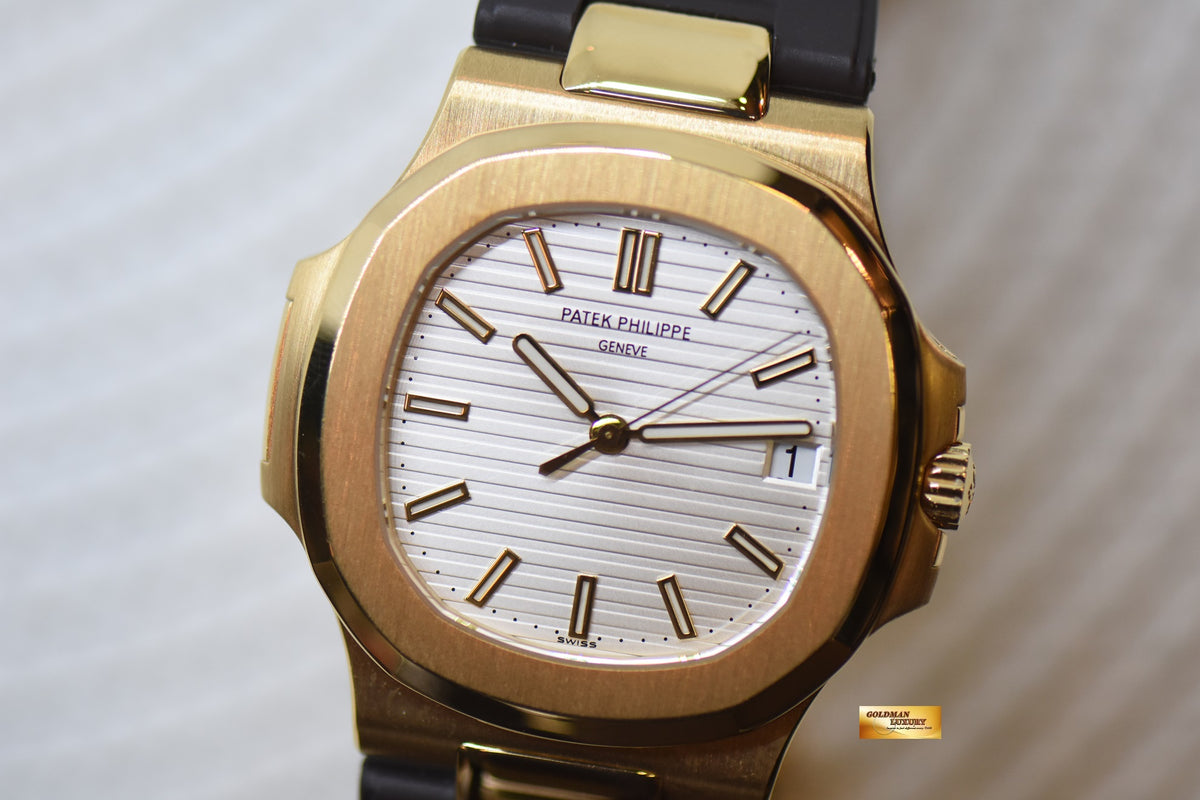 PATEK PHILIPPE NAUTILUS 40mm 18K YELLOW GOLD SILVER DIAL AUTOMATIC 5711/1J (MINT)