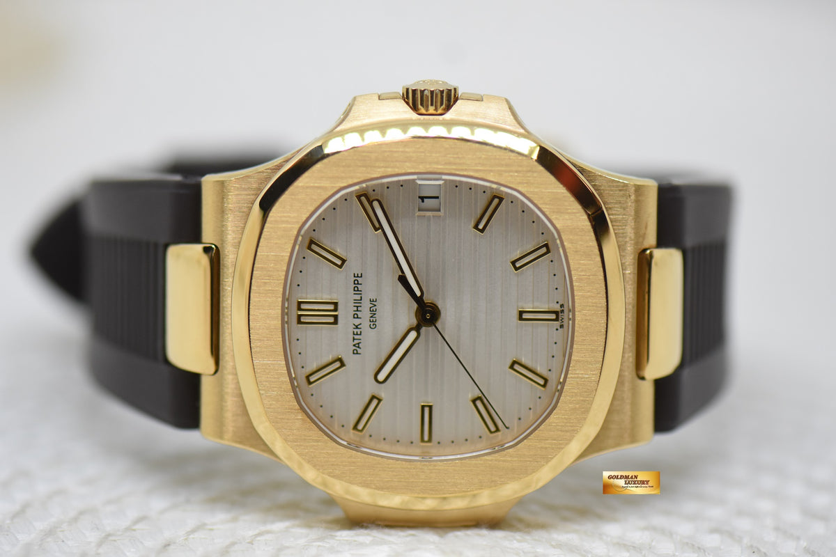 PATEK PHILIPPE NAUTILUS 40mm 18K YELLOW GOLD SILVER DIAL AUTOMATIC 5711/1J (MINT)