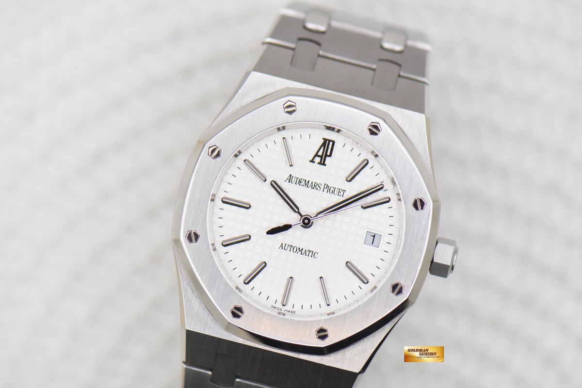 AUDEMARS PIGUET ROYAL OAK 39mm STEEL BRACELET WHITE DIAL AUTOMATIC 15300ST (MINT)