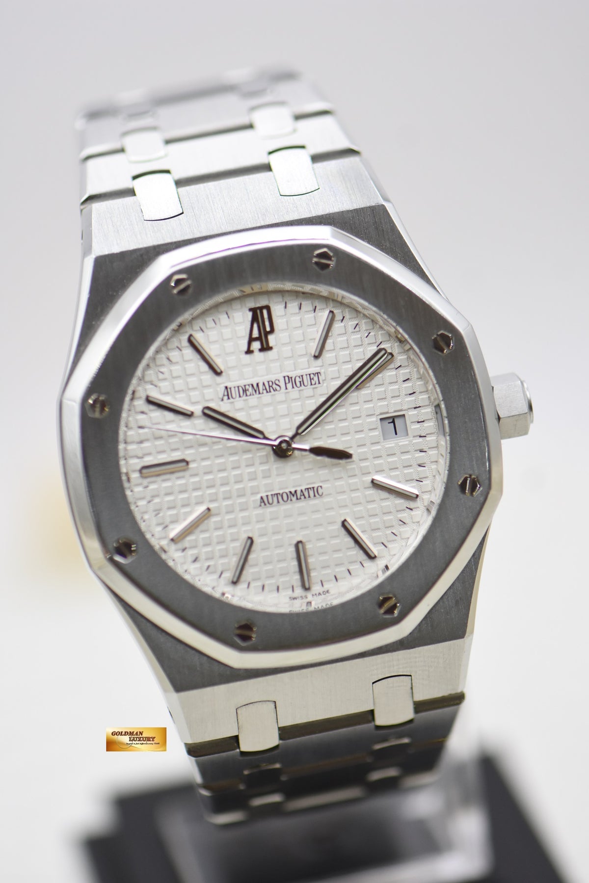 AUDEMARS PIGUET ROYAL OAK 39mm STEEL BRACELET WHITE DIAL AUTOMATIC 15300ST (MINT)