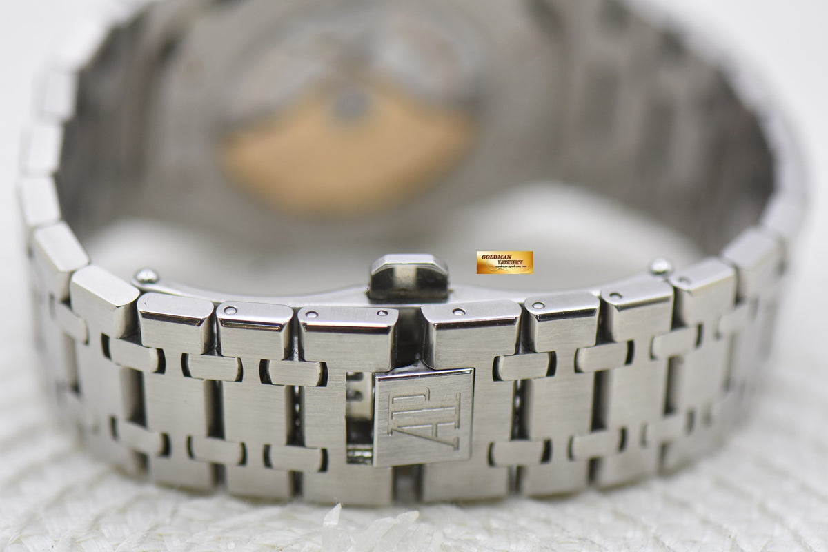 AUDEMARS PIGUET ROYAL OAK 39mm STEEL BRACELET WHITE DIAL AUTOMATIC 15300ST (MINT)
