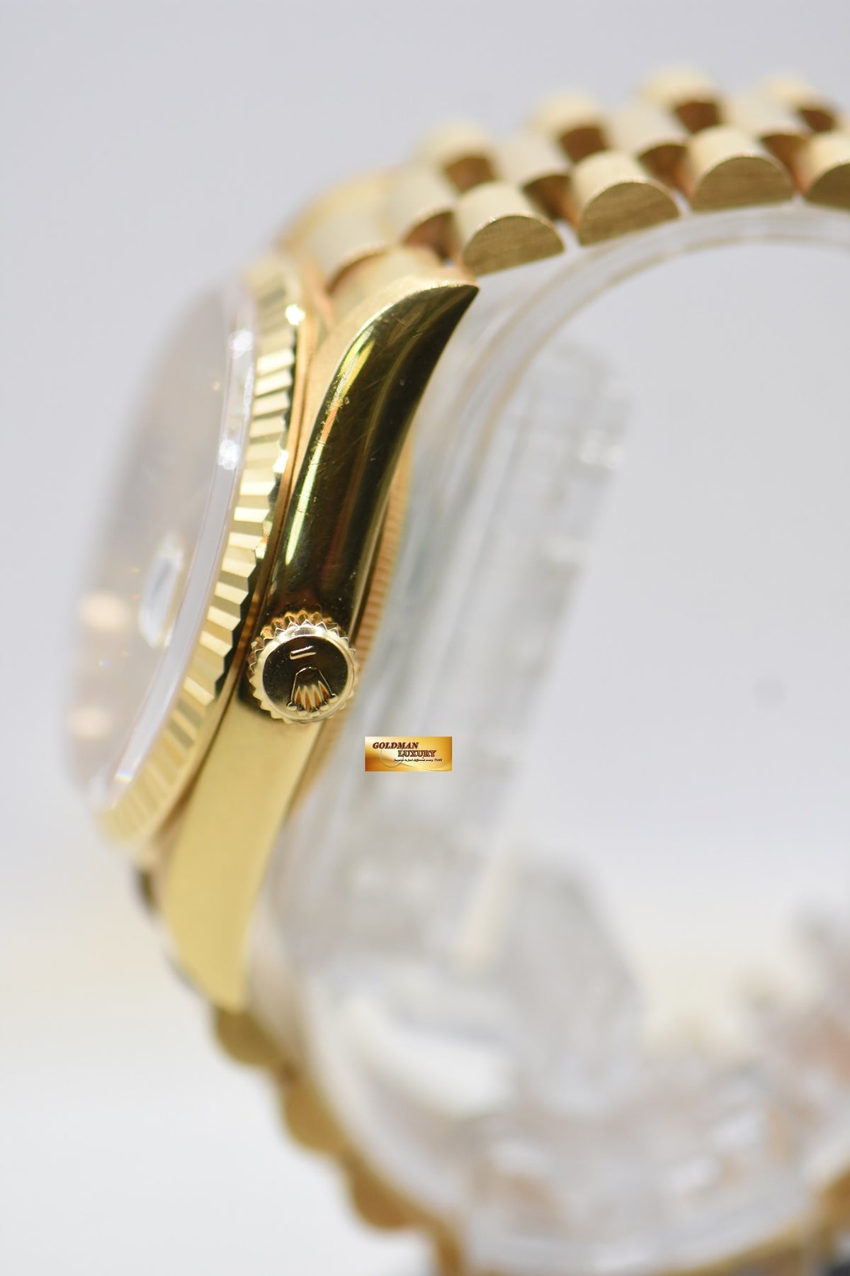 ROLEX OYSTER PERPETUAL DAY-DATE 36mm PRESIDENT 18K YELLOW GOLD ORIGINAL DIAMOND DIAL IN ORIGINAL PRESIDENT BRACELET 18238 (MINT)