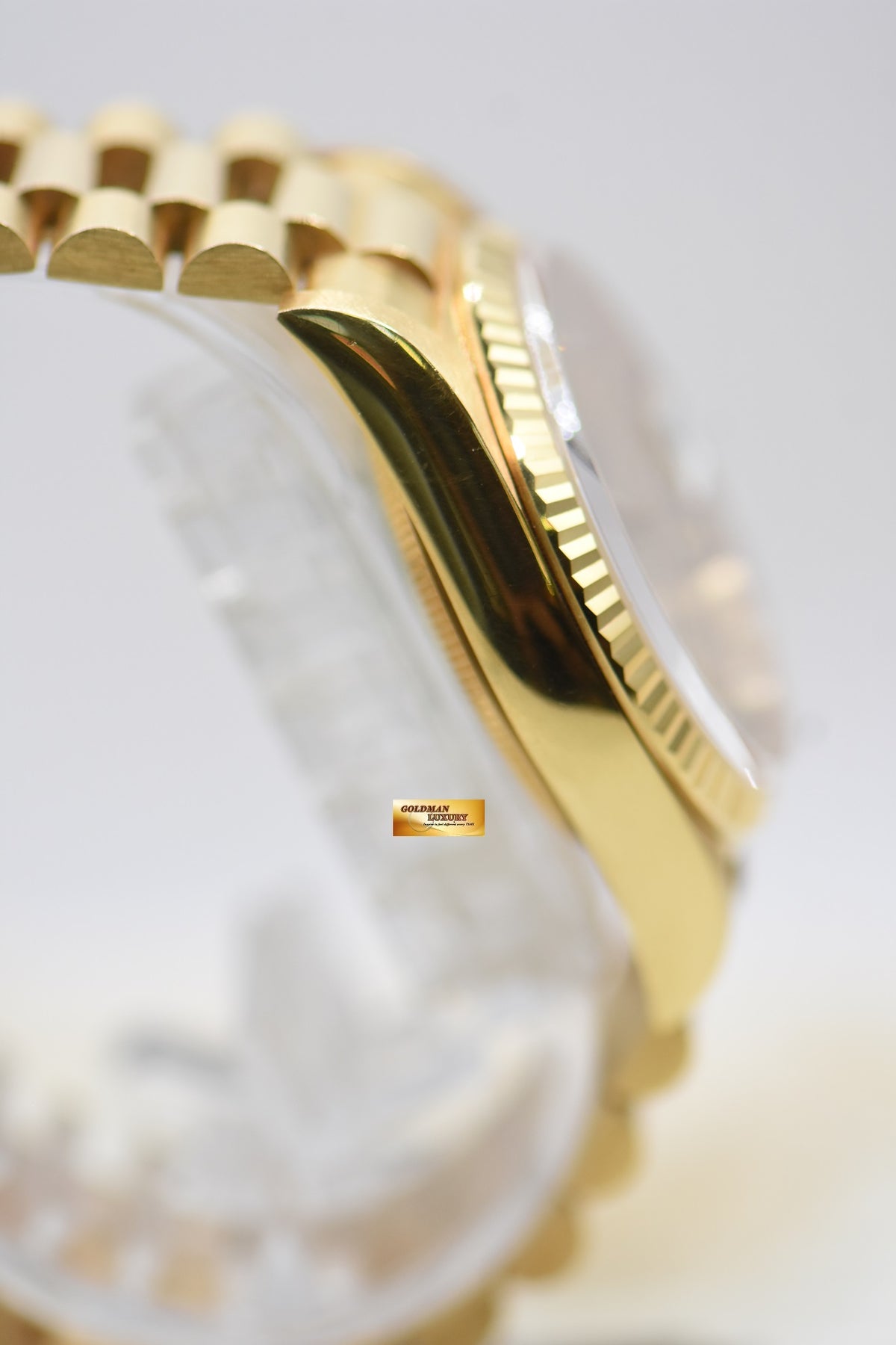 ROLEX OYSTER PERPETUAL DAY-DATE 36mm PRESIDENT 18K YELLOW GOLD ORIGINAL DIAMOND DIAL IN ORIGINAL PRESIDENT BRACELET 18238 (MINT)