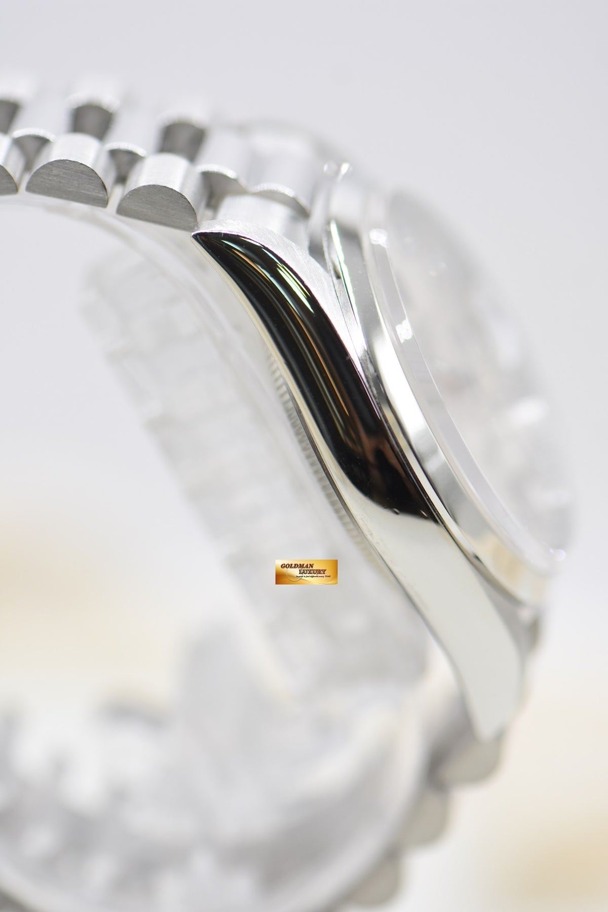 ROLEX OYSTER PERPETUAL DAY-DATE 36mm PRESIDENT PLATINUM ORIGINAL DIAMOND DIAL IN ORIGINAL PRESIDENT BRACELET 18206 (MINT)