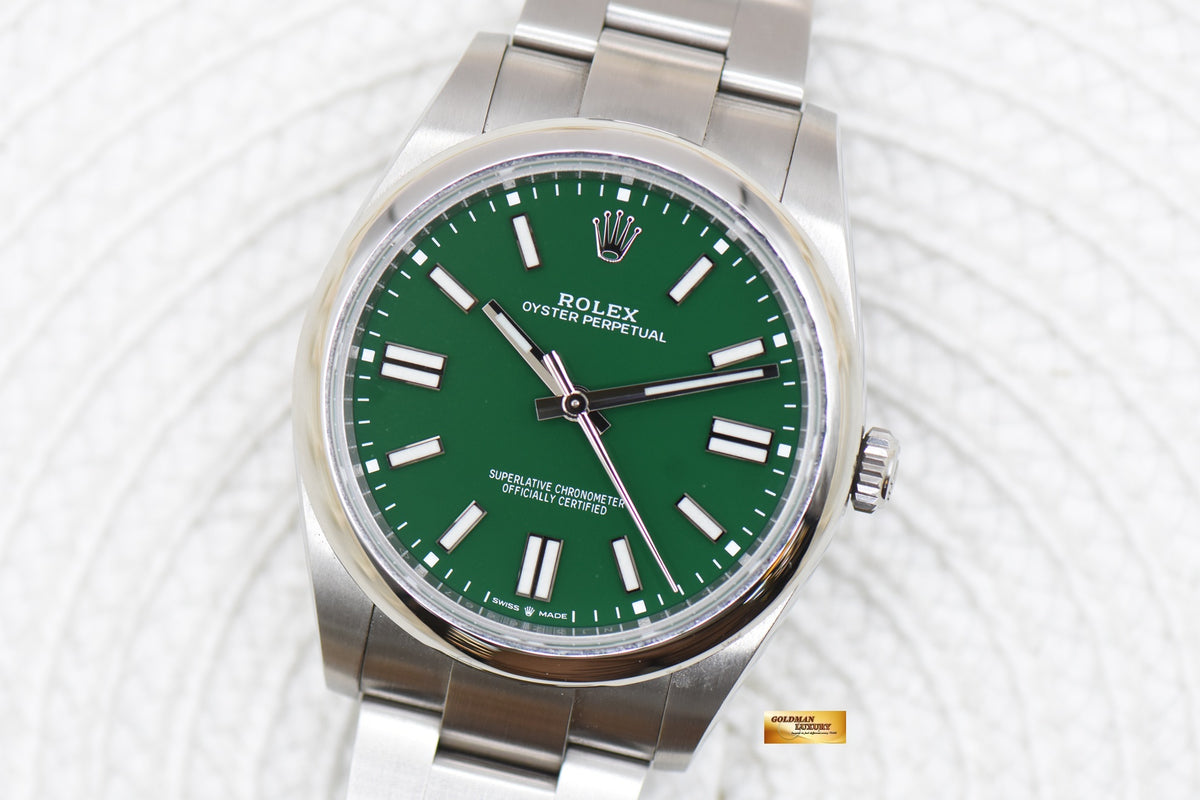 ROLEX OYSTER PERPETUAL 41mm STEEL IN OYSTER BRACELET GREEN DIAL 124300 (MINT)