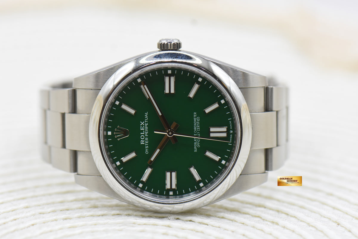 ROLEX OYSTER PERPETUAL 41mm STEEL IN OYSTER BRACELET GREEN DIAL 124300 (MINT)