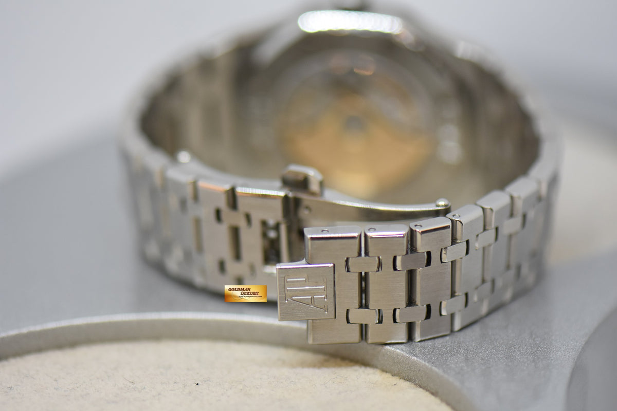 AUDEMARS PIGUET ROYAL OAK 39mm STEEL BRACELET WHITE DIAL AUTOMATIC 15300ST (MINT)