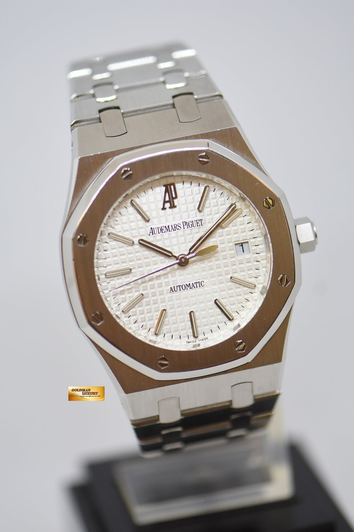 AUDEMARS PIGUET ROYAL OAK 39mm STEEL BRACELET WHITE DIAL AUTOMATIC 15300ST (MINT)