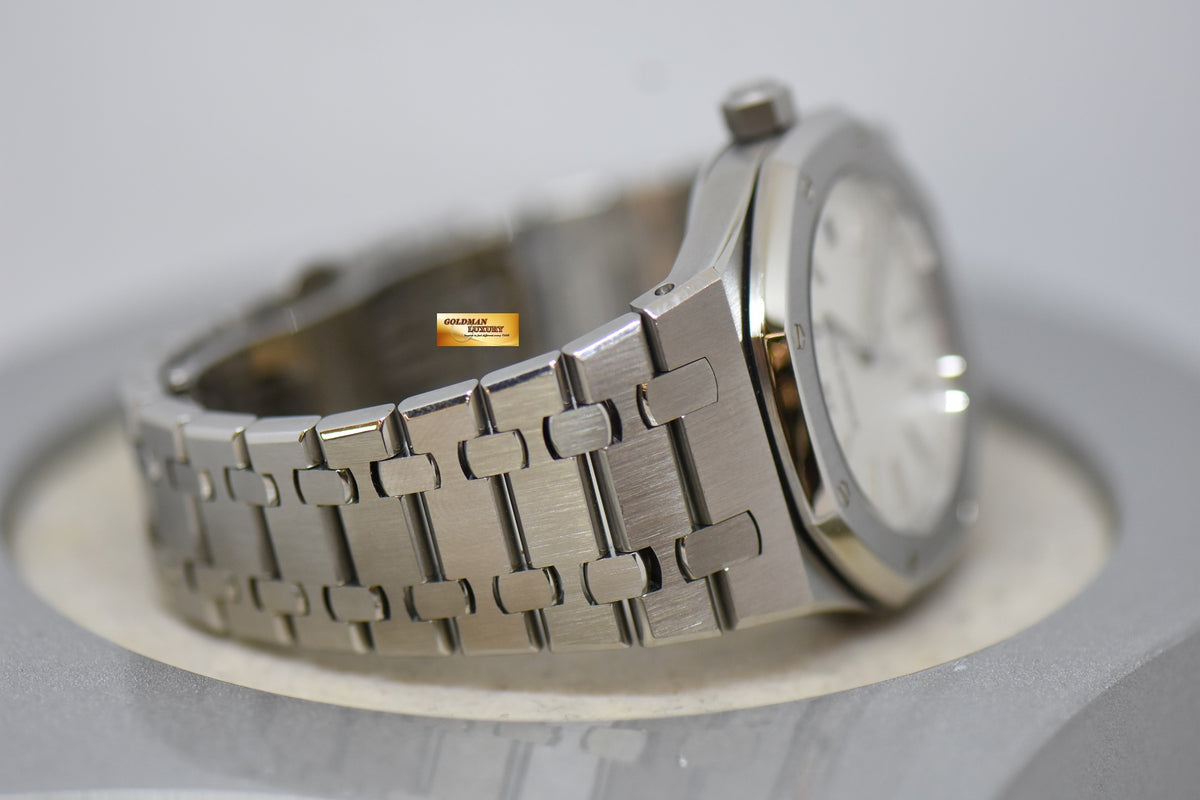 AUDEMARS PIGUET ROYAL OAK 39mm STEEL BRACELET WHITE DIAL AUTOMATIC 15300ST (MINT)