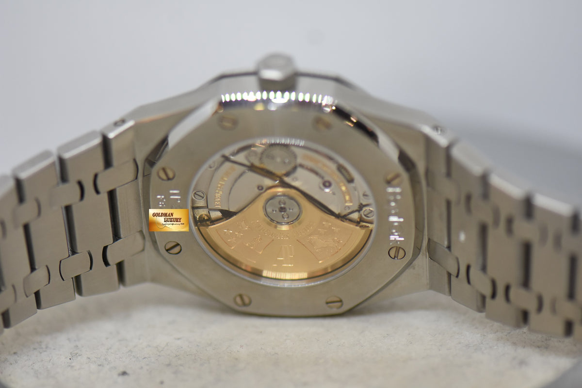 AUDEMARS PIGUET ROYAL OAK 39mm STEEL BRACELET WHITE DIAL AUTOMATIC 15300ST (MINT)