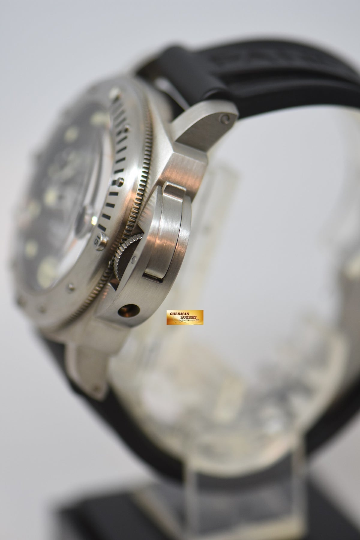 PANERAI LUMINOR SUBMERSIBLE TITANIUM 44mm “WAFFLE DIAL” AUTOMATIC PAM 025 (MINT)