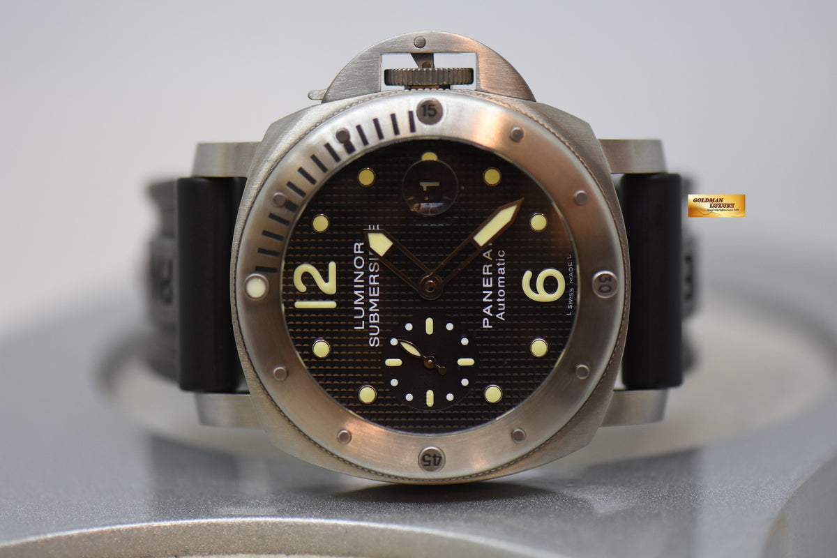 PANERAI LUMINOR SUBMERSIBLE TITANIUM 44mm “WAFFLE DIAL” AUTOMATIC PAM 025 (MINT)