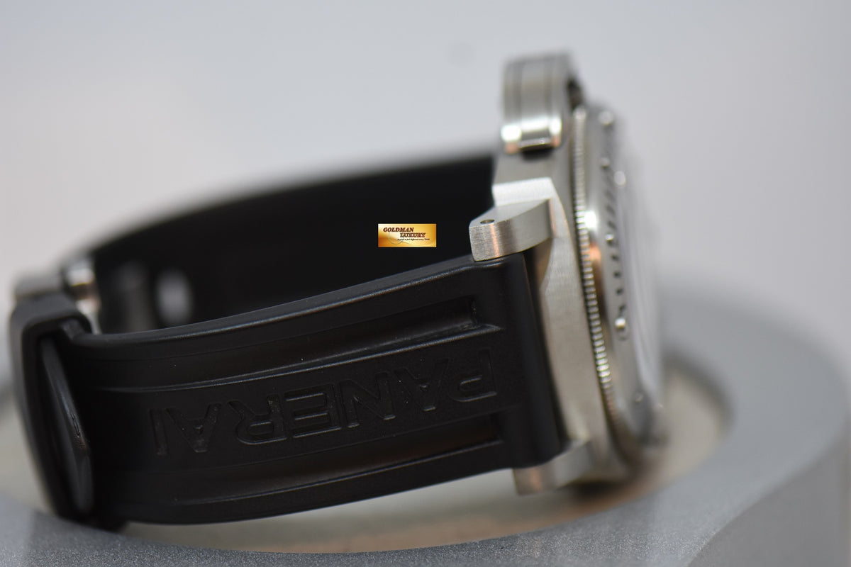 PANERAI LUMINOR SUBMERSIBLE TITANIUM 44mm “WAFFLE DIAL” AUTOMATIC PAM 025 (MINT)