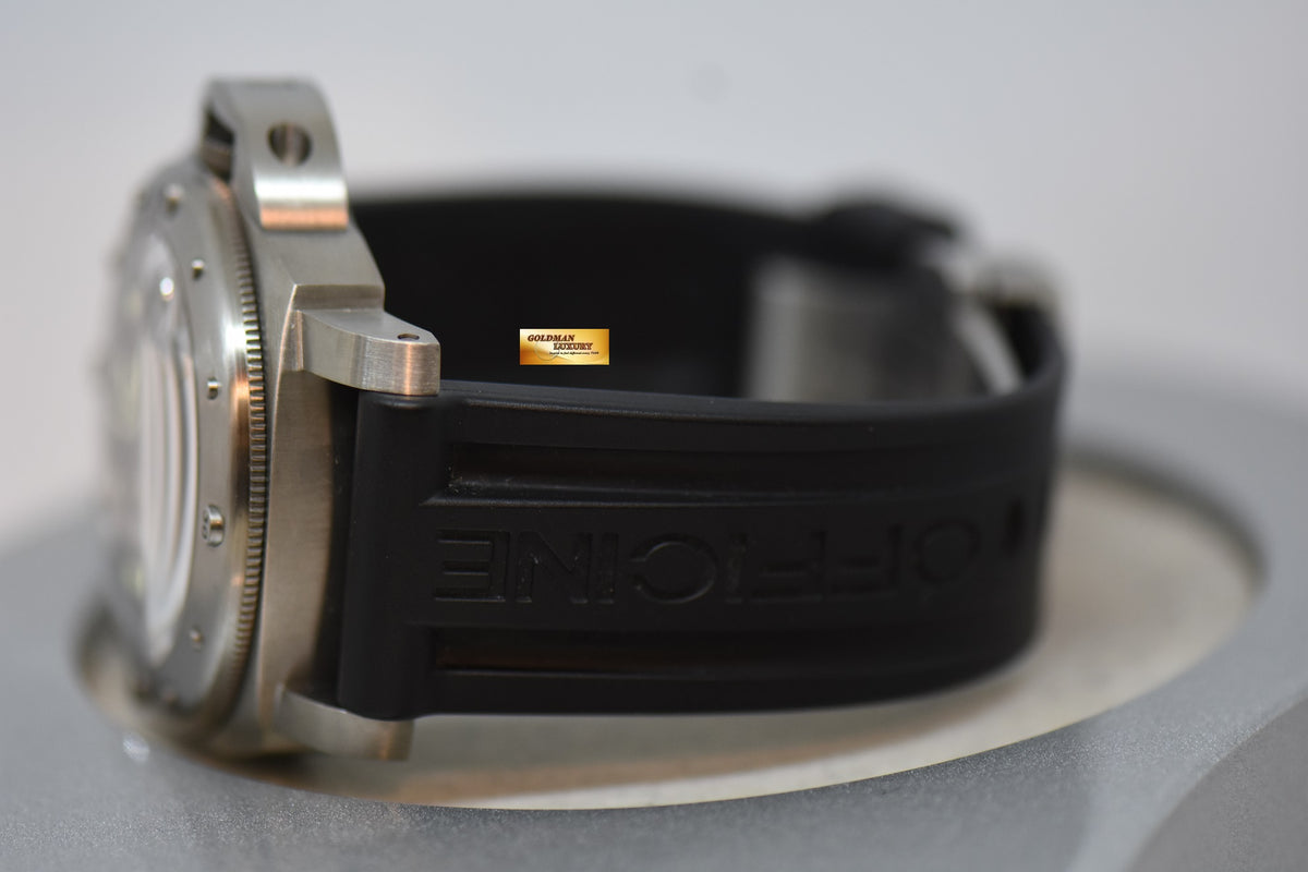 PANERAI LUMINOR SUBMERSIBLE TITANIUM 44mm “WAFFLE DIAL” AUTOMATIC PAM 025 (MINT)