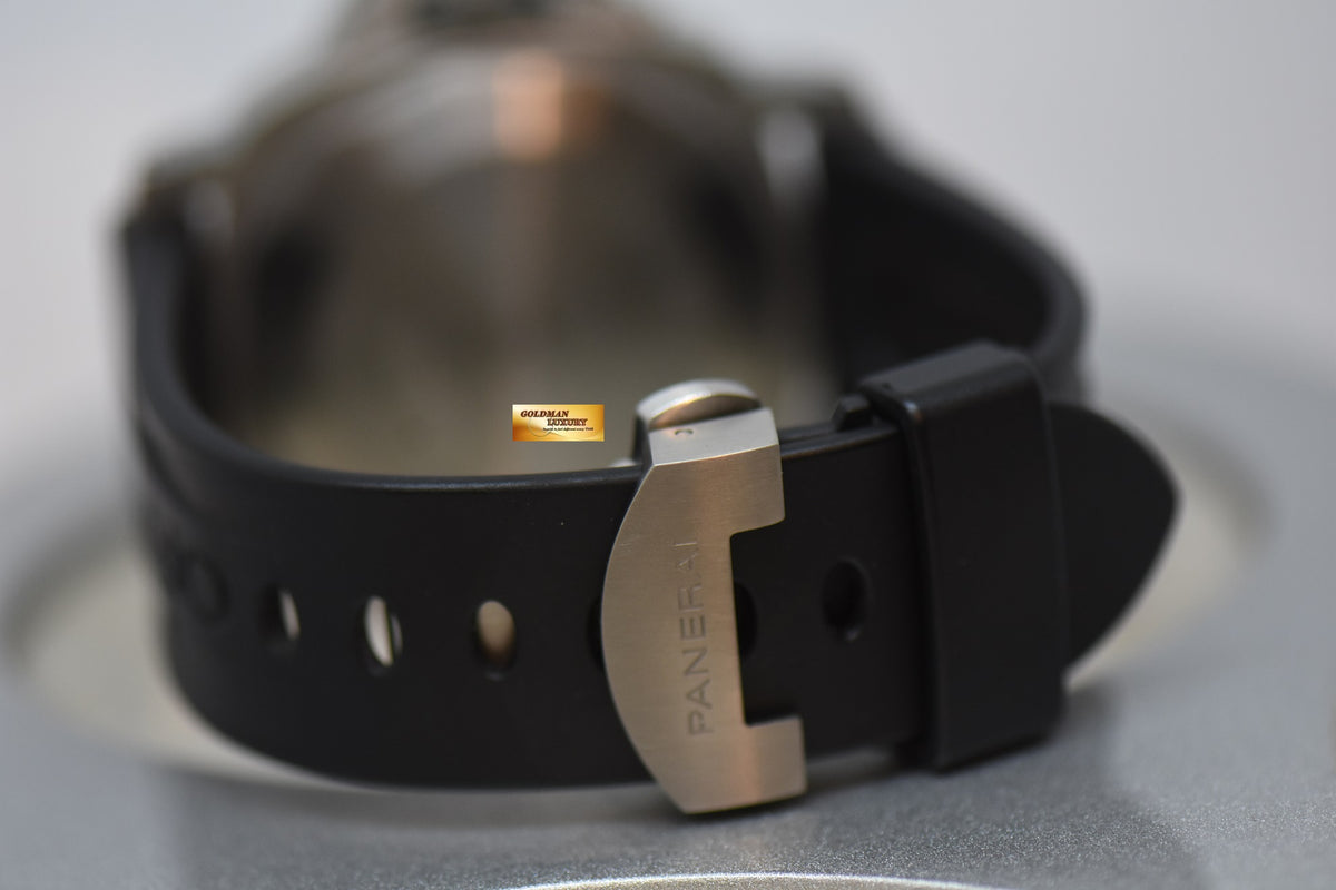 PANERAI LUMINOR SUBMERSIBLE TITANIUM 44mm “WAFFLE DIAL” AUTOMATIC PAM 025 (MINT)