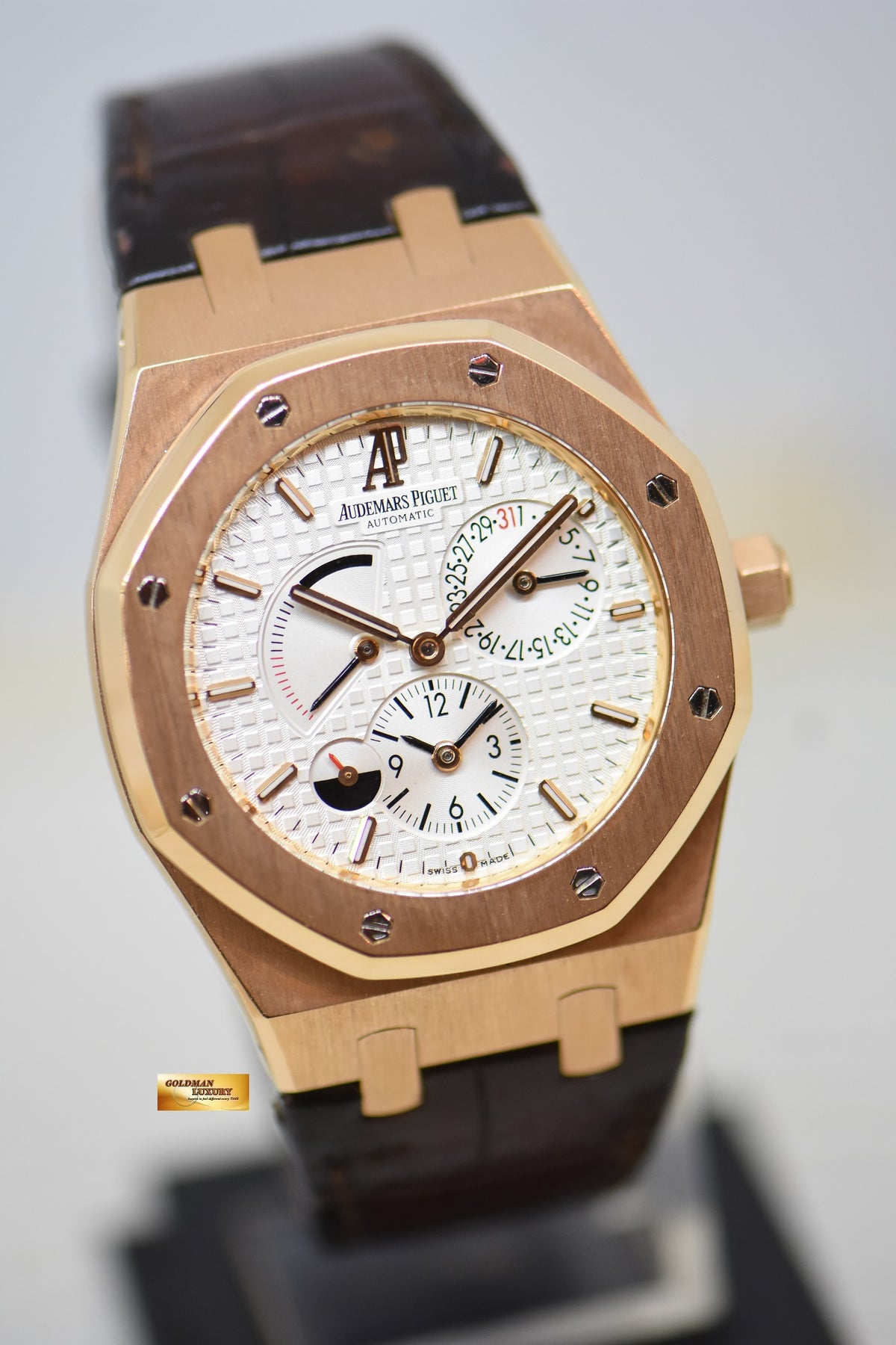 AUDEMARS PIGUET ROYAL OAK DUAL TIME POWER RESERVE 39mm ROSE GOLD IN LEATHER STRAP WHITE DIAL AUTOMATIC 26120OR (MINT)