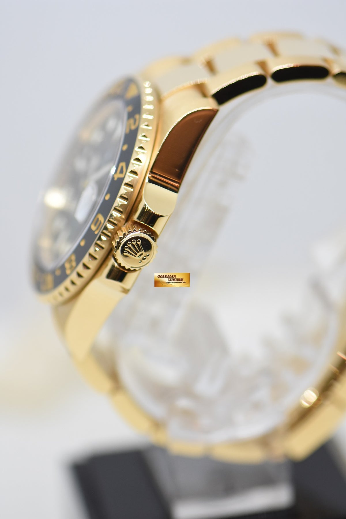 [SOLD] ROLEX OYSTER GMT-MASTER II 18K YELLOW GOLD IN OYSTER BRACELET BLACK DIAL 116718LN (MINT)