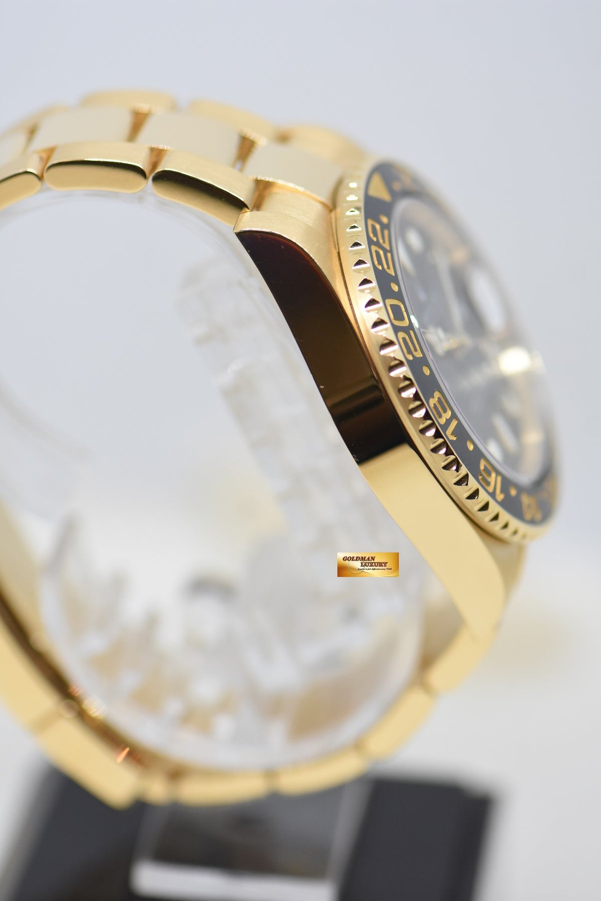 [SOLD] ROLEX OYSTER GMT-MASTER II 18K YELLOW GOLD IN OYSTER BRACELET BLACK DIAL 116718LN (MINT)