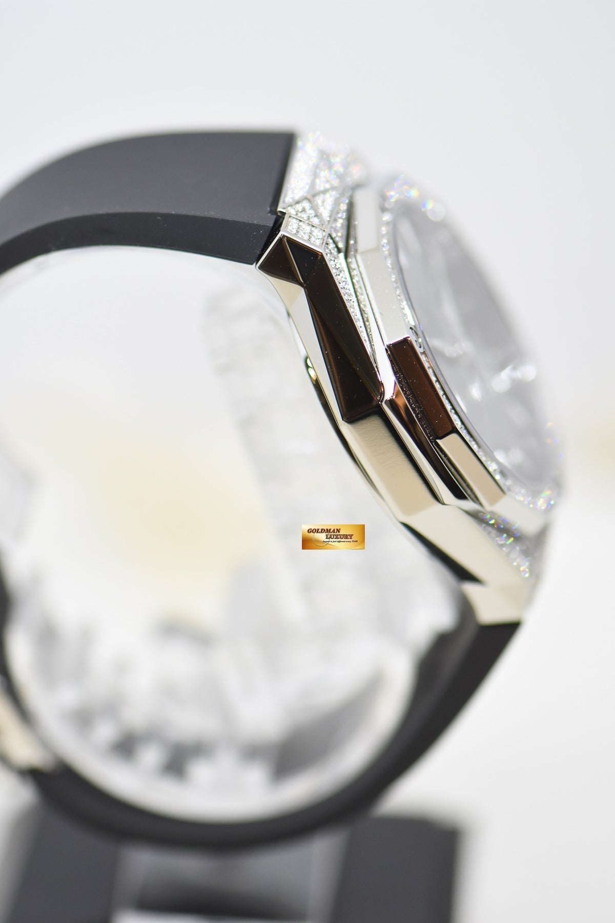 [SOLD] HUBLOT CLASSIC FUSION ORLINSKI TITANIUM PAVE DIAMONDS 40mm AUTOMATIC 550.NS.1800.RX.1604.ORL19 (NEW-UNWORN)