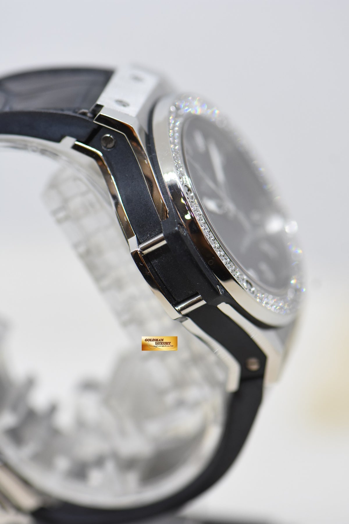 [SOLD] HUBLOT BIG BANG 38mm STEEL IN RUBBER STRAP DIAMOND BEZEL AUTOMATIC 365.SX.1170.LR.1104.RX (MINT)