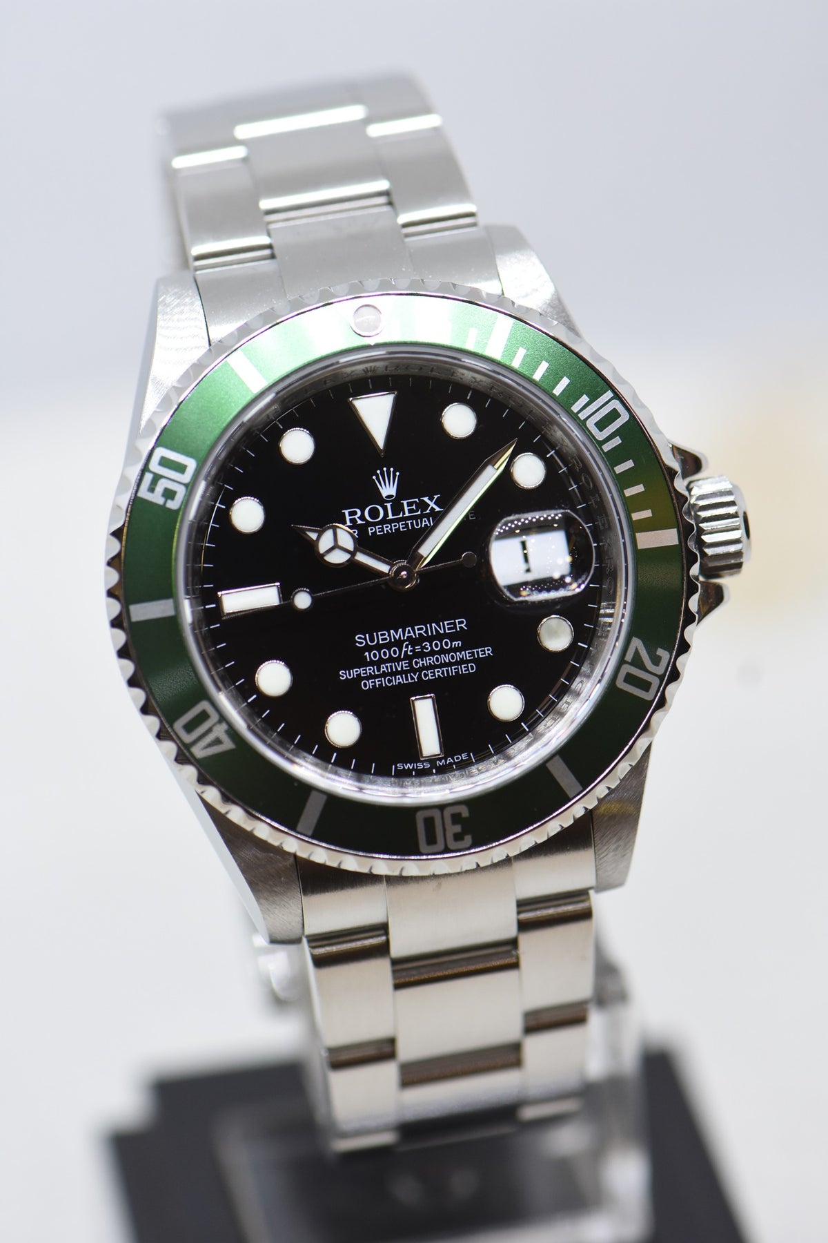 [SOLD] ROLEX OYSTER SUBMARINER KERMIT 40mm OYSTER STEEL BRACELET BLACK DIAL GREEN BEZEL 16610LV (MINT)