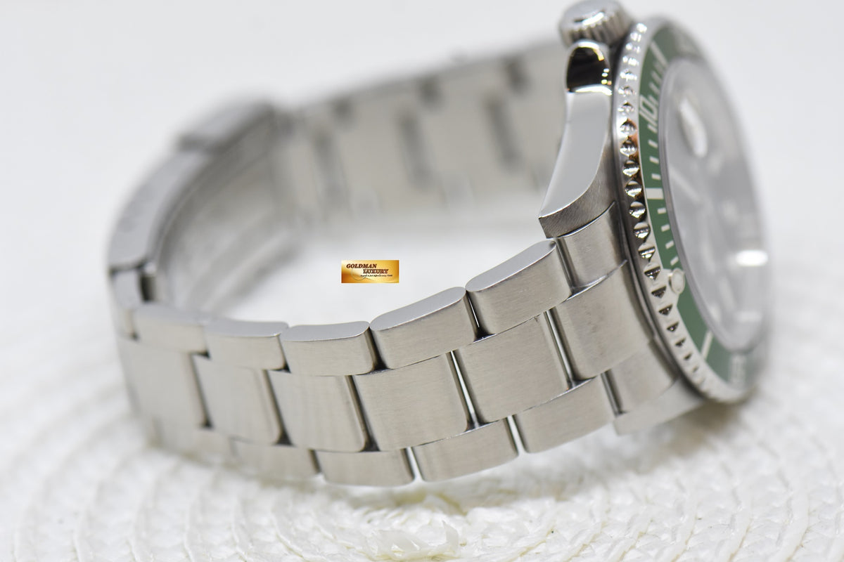 [SOLD] ROLEX OYSTER SUBMARINER KERMIT 40mm OYSTER STEEL BRACELET BLACK DIAL GREEN BEZEL 16610LV (MINT)