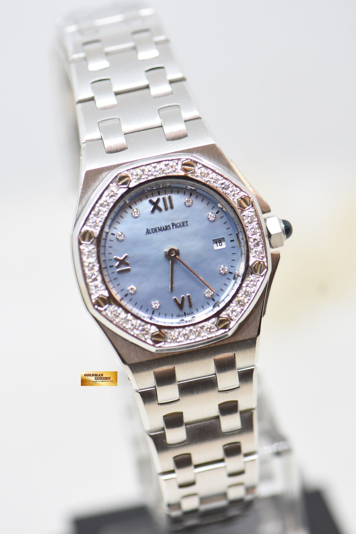 [SOLD] AUDEMARS PIGUET ROYAL OAK 27mm WHITE GOLD BRACELET MOP DIAMOND DIAL QUARTZ 67451BC (MINT)