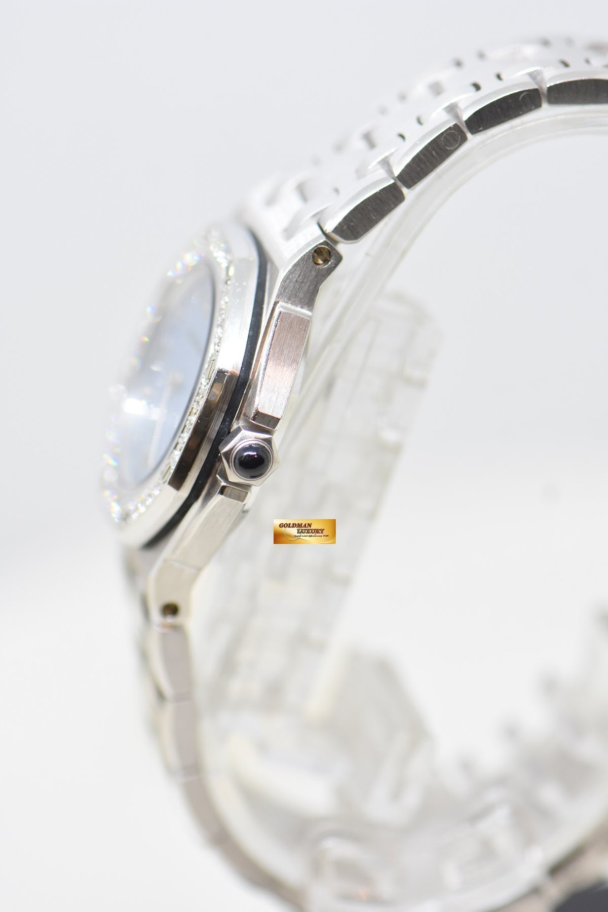 [SOLD] AUDEMARS PIGUET ROYAL OAK 27mm WHITE GOLD BRACELET MOP DIAMOND DIAL QUARTZ 67451BC (MINT)