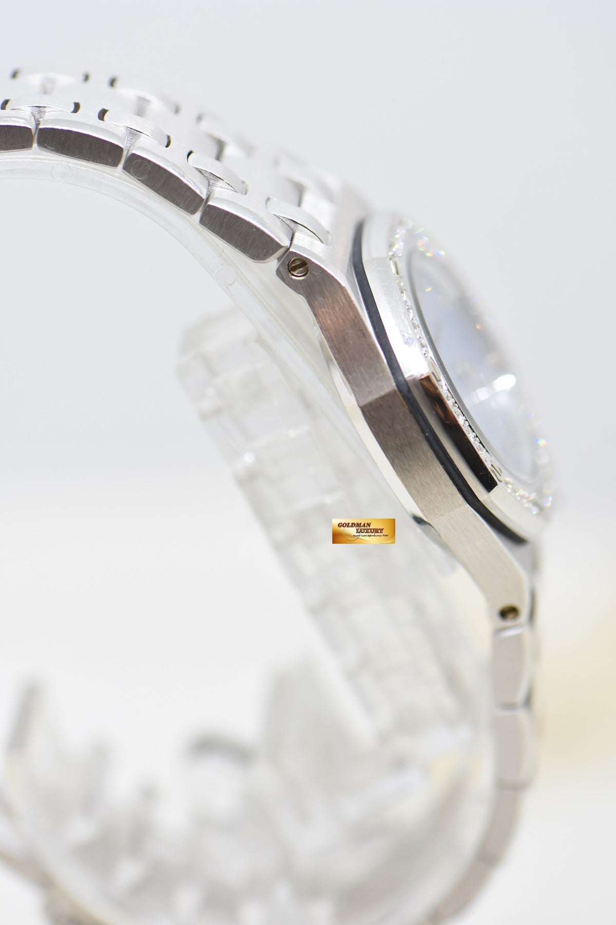 [SOLD] AUDEMARS PIGUET ROYAL OAK 27mm WHITE GOLD BRACELET MOP DIAMOND DIAL QUARTZ 67451BC (MINT)