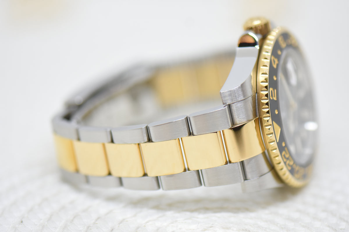 [SOLD] ROLEX OYSTER GMT-MASTER II 40mm HALF GOLD IN BRACELET BLACK DIAL 116713LN (MINT)