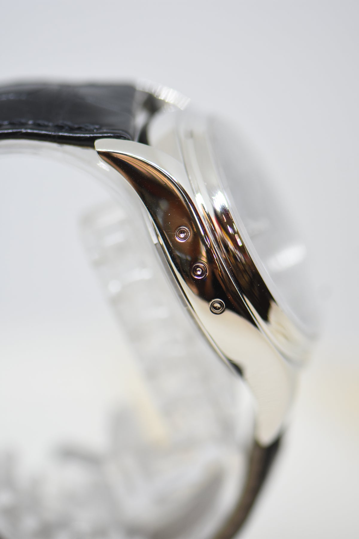 [SOLD] PATEK PHILIPPE ANNUAL CALENDAR FLYBACK CHRONOGRAPH 40.5mm PLATINUM IN LEATHER STRAP DARK GREY DIAL 5960P (MINT)