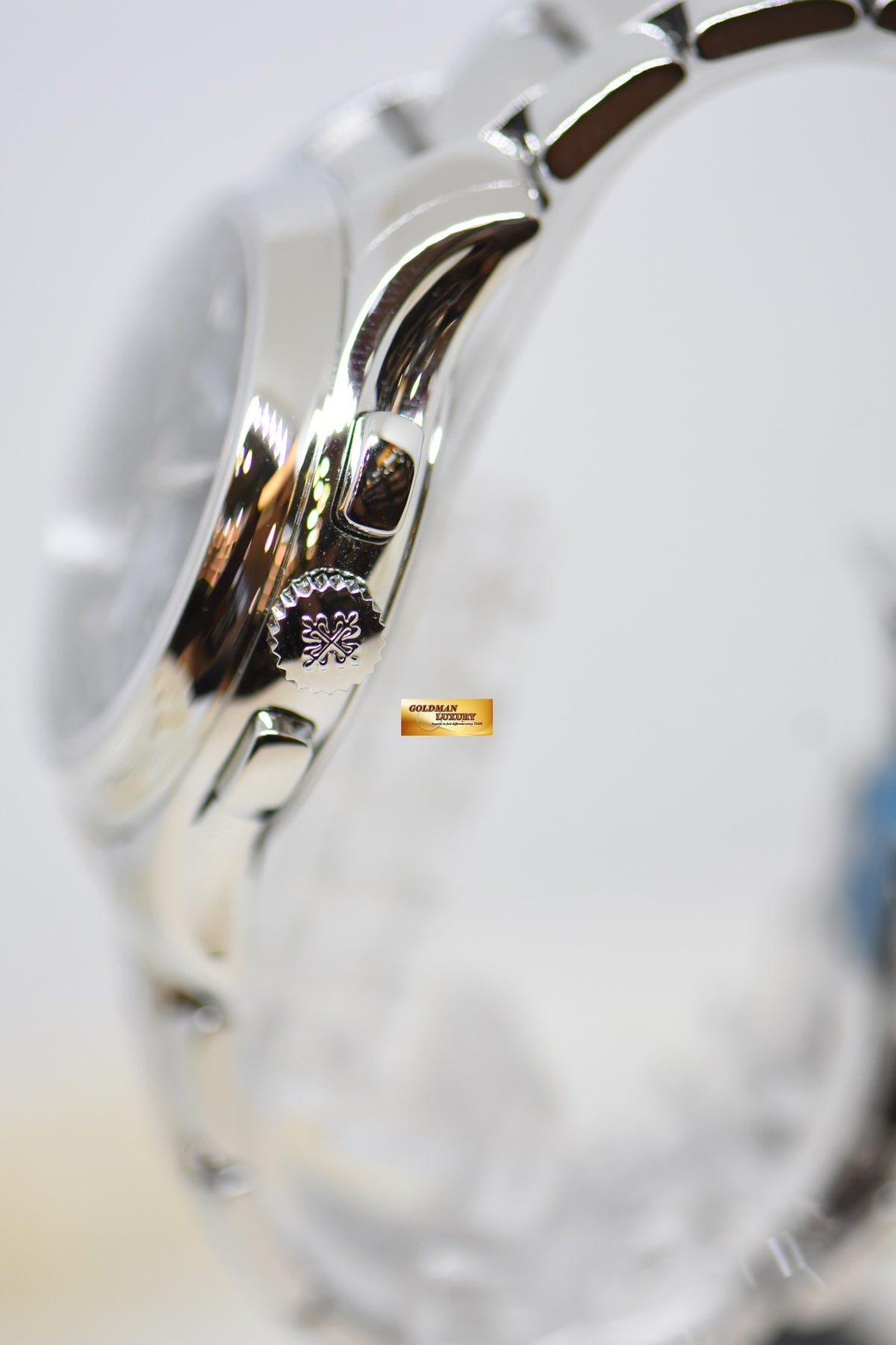 [SOLD] PATEK PHILIPPE FLYBACK CHRONOGRAPH ANNUAL CALENDAR 42mm STEEL IN BRACELET OLIVE GREEN AUTOMATIC 5905/1A (NEW-UNWORN)