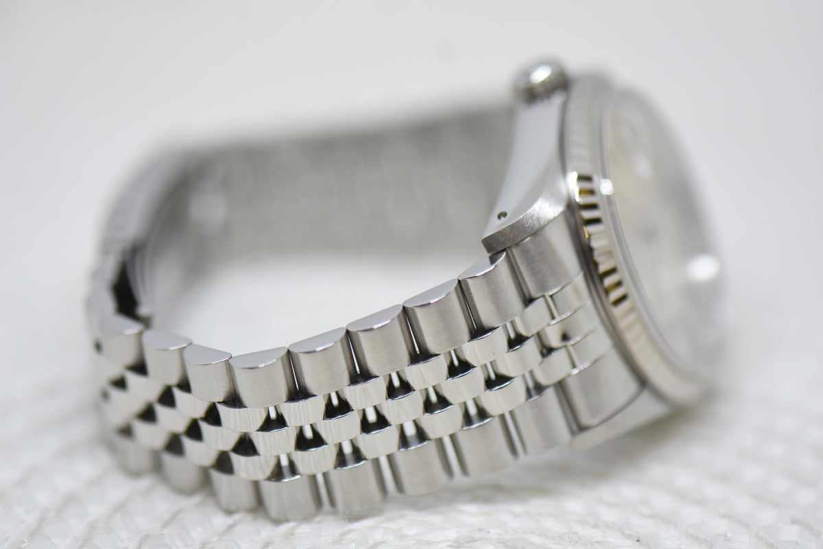 [SOLD] ROLEX OYSTER DATEJUST 36mm STEEL IN JUBILEE BRACELET SILVER LINEN DIAL 16234 (MINT)