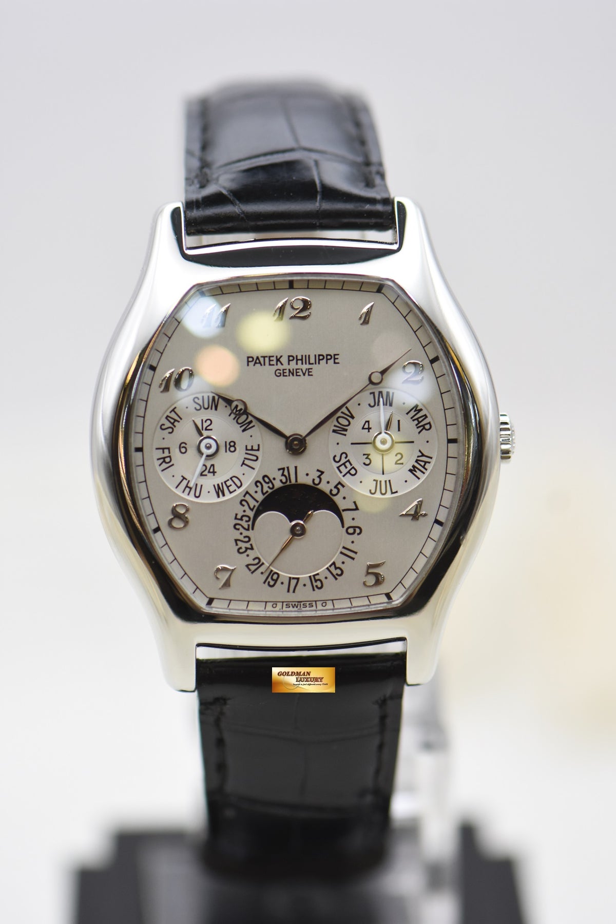 [SOLD] PATEK PHILIPPE TONNEAU-SHAPED PLATINUM 35mm PERPETUAL CALENDAR with MOONPHASE AUTOMATIC 5040P (RARE-LNIB)