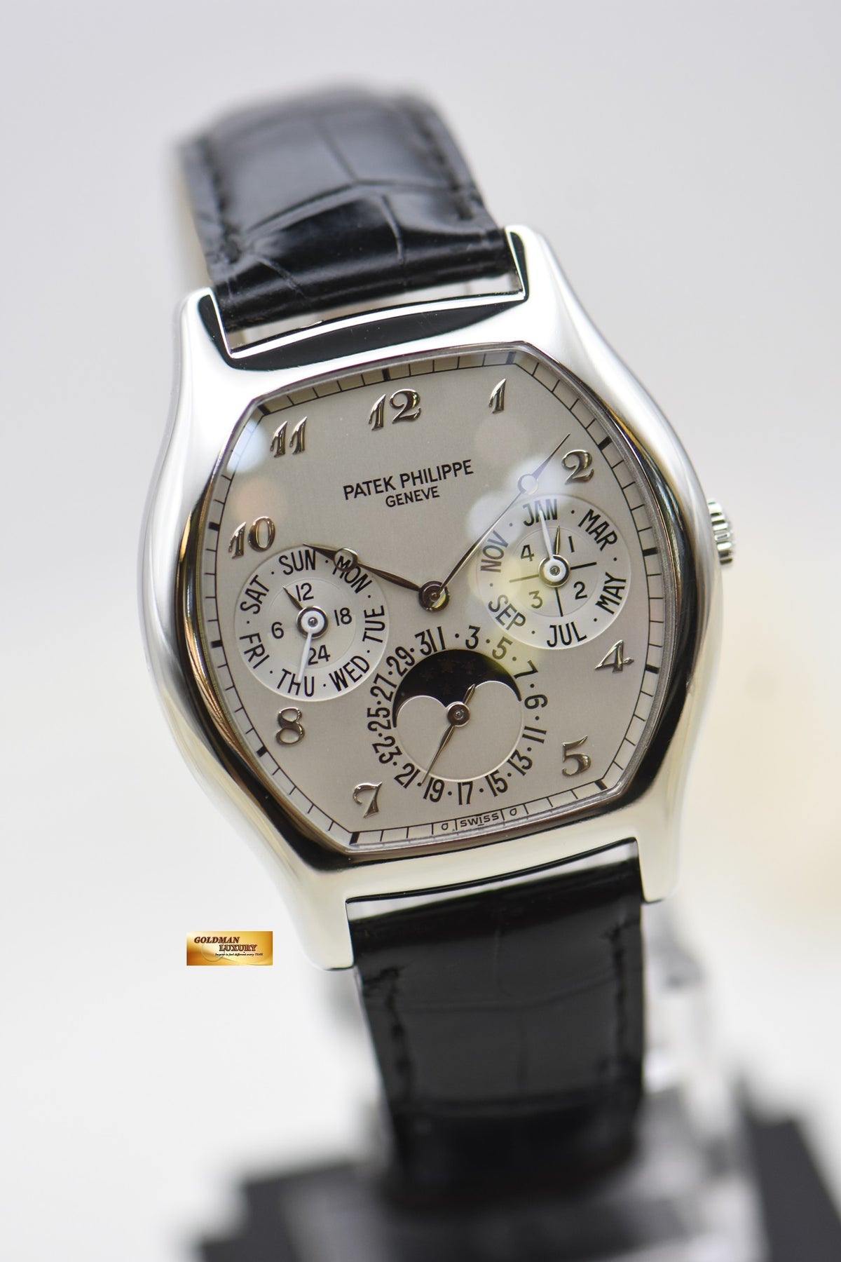 [SOLD] PATEK PHILIPPE TONNEAU-SHAPED PLATINUM 35mm PERPETUAL CALENDAR with MOONPHASE AUTOMATIC 5040P (RARE-LNIB)