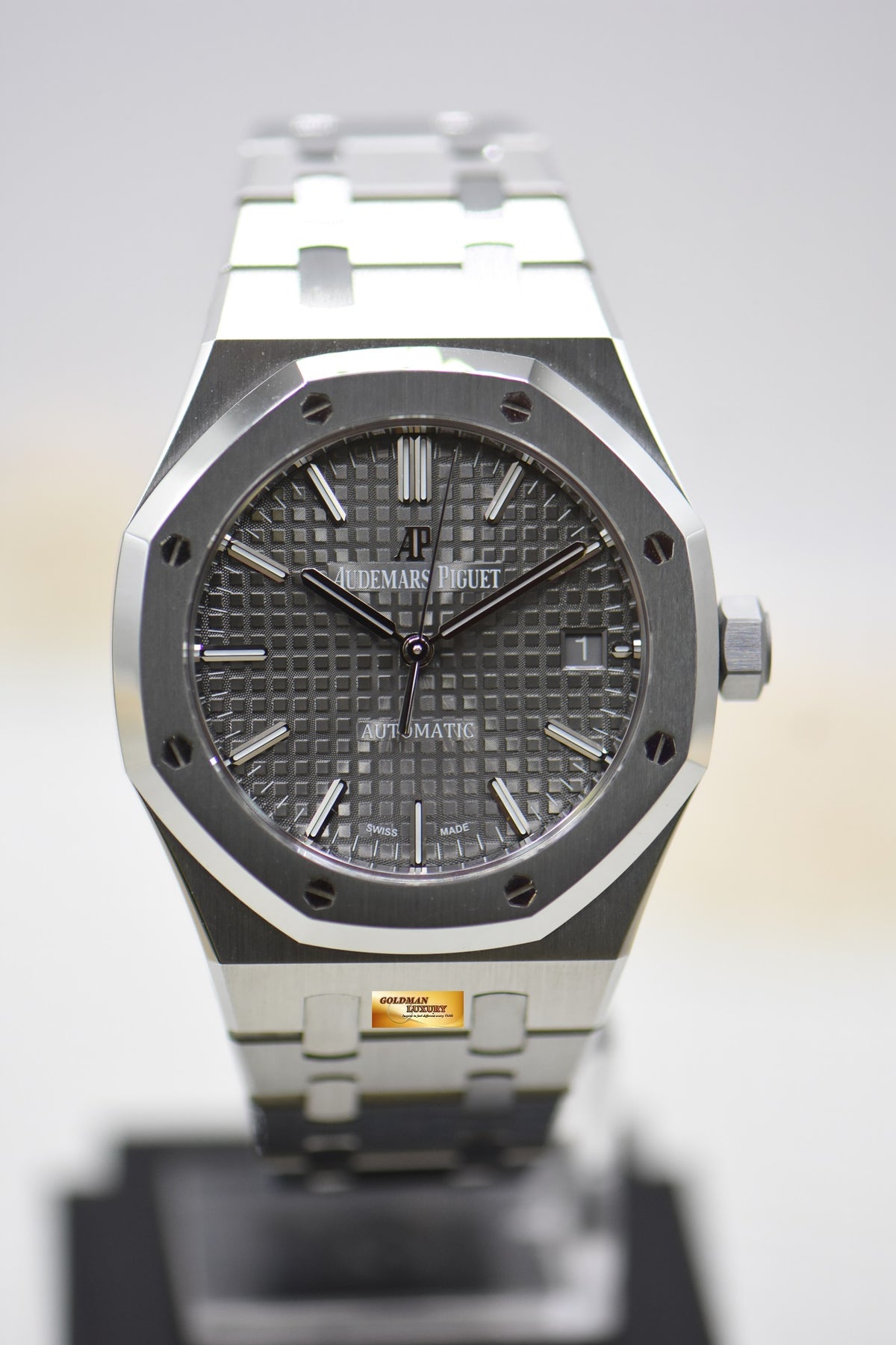 [SOLD] AUDEMARS PIGUET ROYAL OAK 37mm STEEL IN BRACELET GREY DIAL AUTOMATIC 15450ST (MINT)