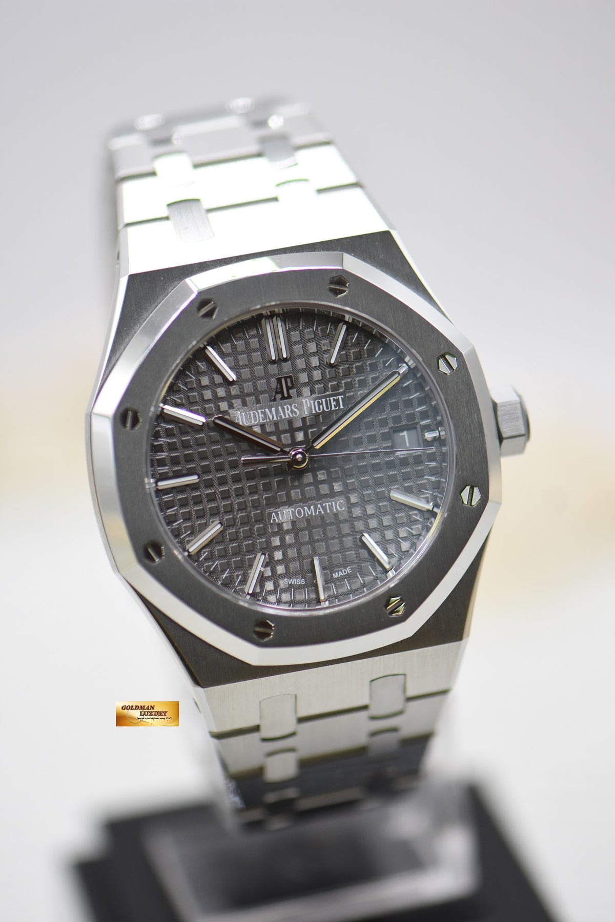 [SOLD] AUDEMARS PIGUET ROYAL OAK 37mm STEEL IN BRACELET GREY DIAL AUTOMATIC 15450ST (MINT)