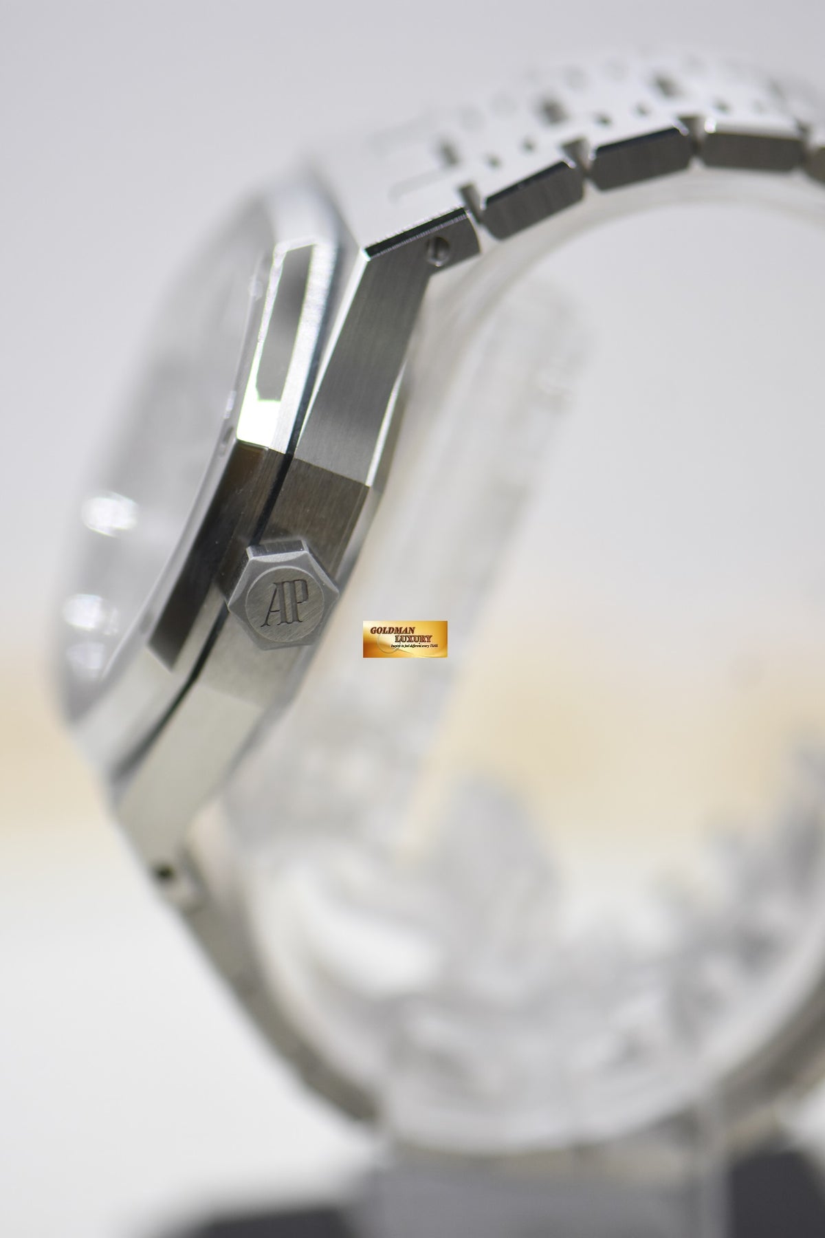 [SOLD] AUDEMARS PIGUET ROYAL OAK 37mm STEEL IN BRACELET GREY DIAL AUTOMATIC 15450ST (MINT)