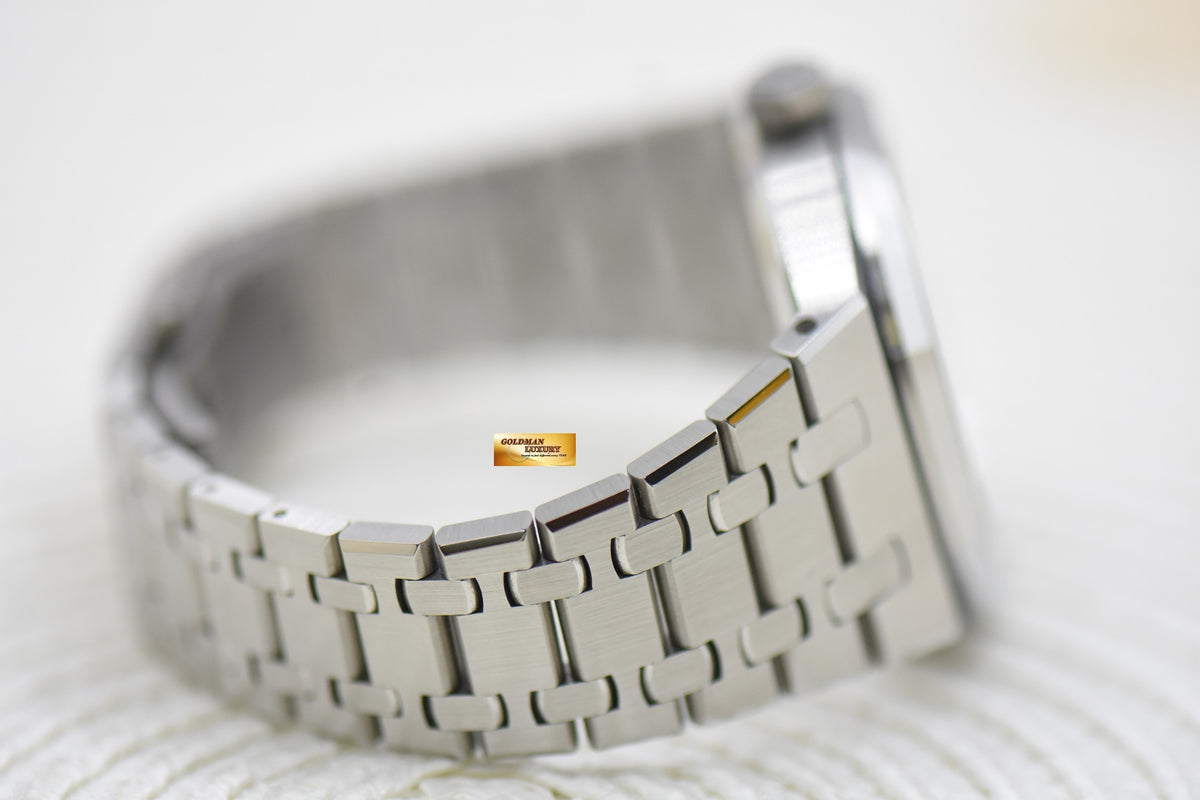 [SOLD] AUDEMARS PIGUET ROYAL OAK 37mm STEEL IN BRACELET GREY DIAL AUTOMATIC 15450ST (MINT)