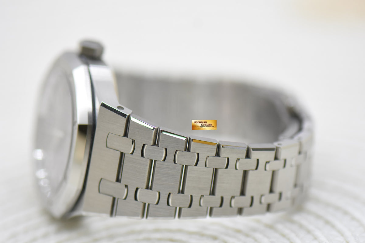 [SOLD] AUDEMARS PIGUET ROYAL OAK 37mm STEEL IN BRACELET GREY DIAL AUTOMATIC 15450ST (MINT)