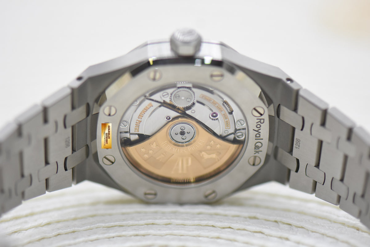 [SOLD] AUDEMARS PIGUET ROYAL OAK 37mm STEEL IN BRACELET GREY DIAL AUTOMATIC 15450ST (MINT)
