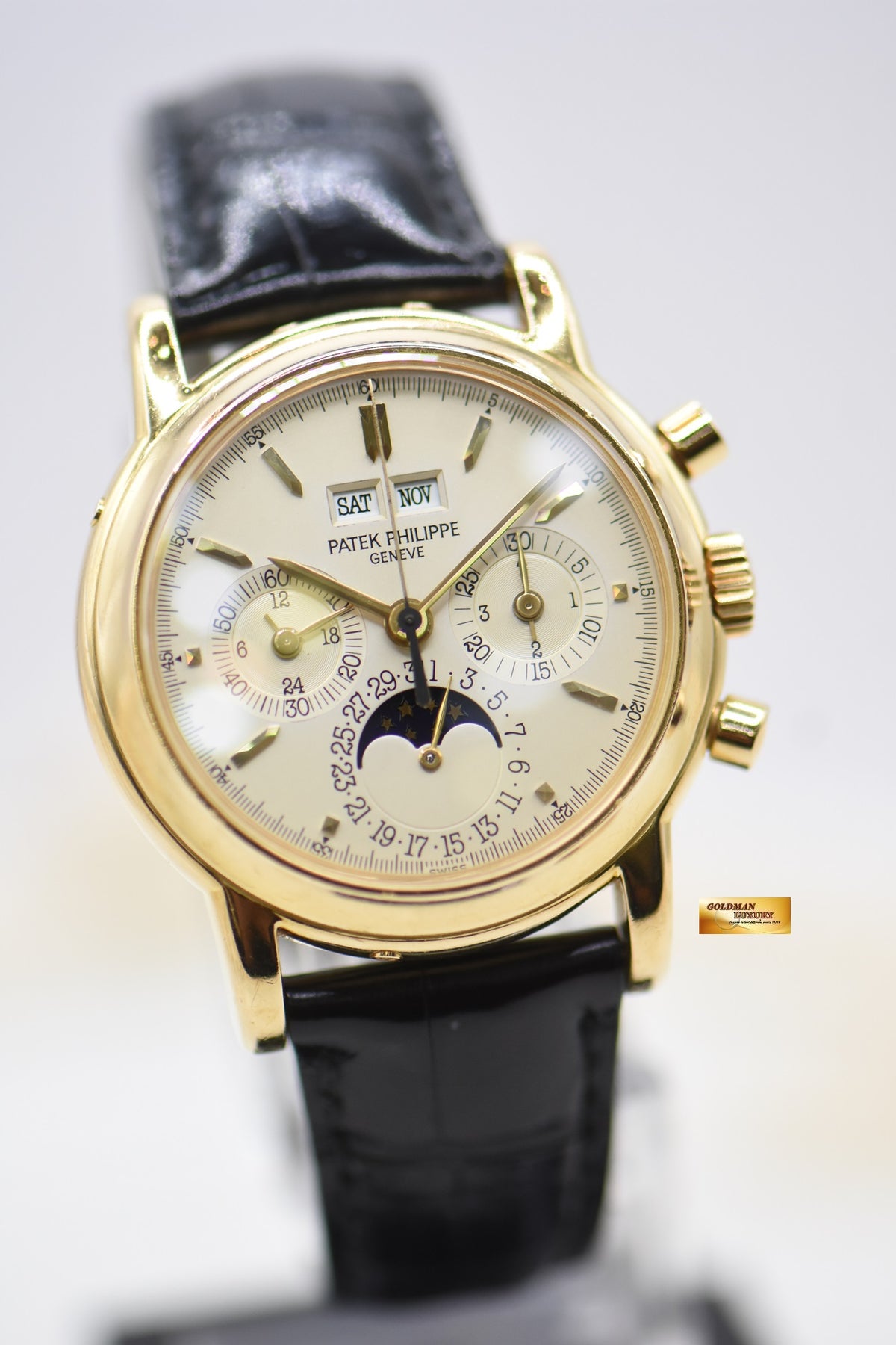 [SOLD] PATEK PHILIPPE PERPETUAL CHRONOGRAPH MOONPHASE 36mm YELLOW GOLD IN LEATHER STRAP MANUAL WINDING – 3RD SERIES – 3970EJ (VINTAGE-RARE)