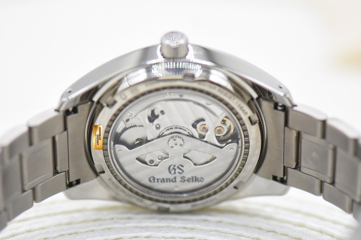 [SOLD] GRAND SEIKO SNOWFLAKE TITANIUM 41mm WHITE SPRING DRIVE SBGA211 (MINT)